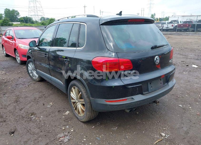 Photo 3 of 2014 Volkswagen Tiguan SE (VIN WVGBV3AX1EW576722)