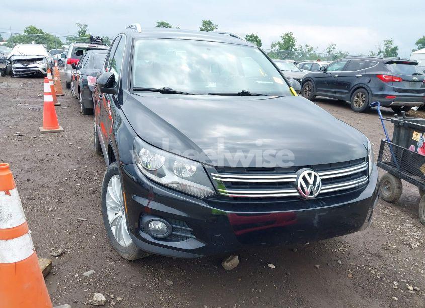 Photo 6 of 2014 Volkswagen Tiguan SE (VIN WVGBV3AX1EW576722)