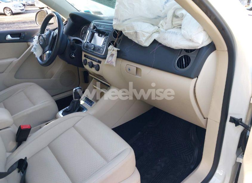 Photo 5 of 2013 Volkswagen Tiguan SE (VIN WVGBV3AX3DW058142)