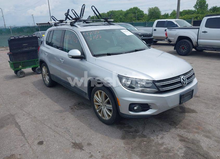 2014 Volkswagen Tiguan SEL (VIN WVGBV3AX3EW546525) main photo