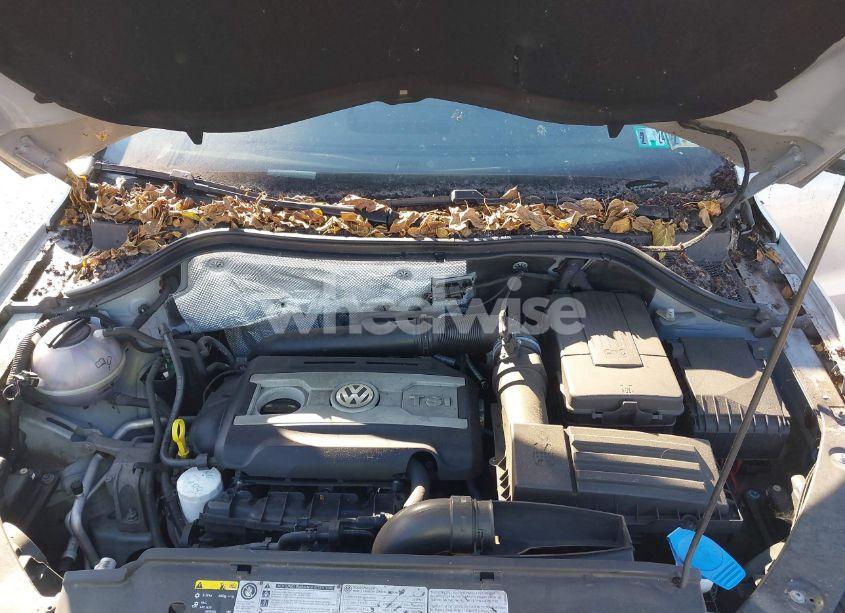 Photo 10 of 2014 Volkswagen Tiguan SE (VIN WVGBV3AX4EW526347)