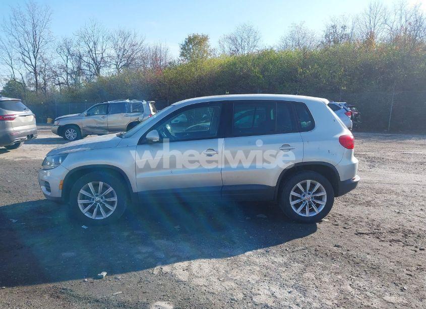 Photo 13 of 2014 Volkswagen Tiguan SE (VIN WVGBV3AX4EW526347)
