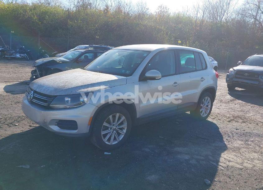 Photo 2 of 2014 Volkswagen Tiguan SE (VIN WVGBV3AX4EW526347)