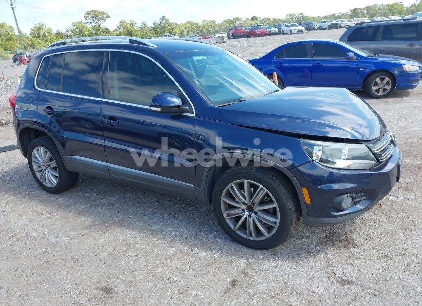 2014 Volkswagen Tiguan SE (VIN WVGBV3AX4EW544881) main photo