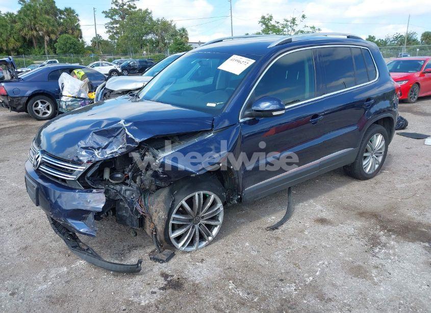 Photo 2 of 2014 Volkswagen Tiguan SE (VIN WVGBV3AX4EW544881)