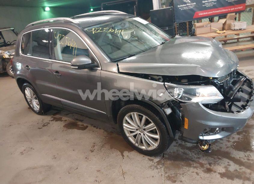 2014 Volkswagen Tiguan SEL (VIN WVGBV3AX6EW545157) main photo