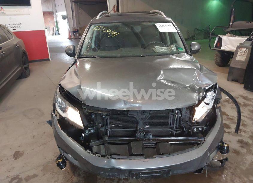 Photo 12 of 2014 Volkswagen Tiguan SEL (VIN WVGBV3AX6EW545157)