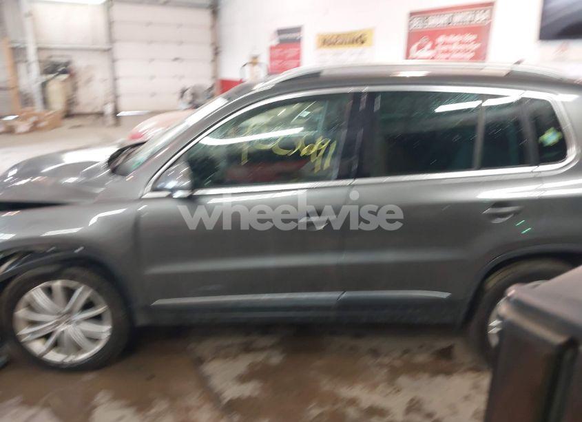 Photo 14 of 2014 Volkswagen Tiguan SEL (VIN WVGBV3AX6EW545157)