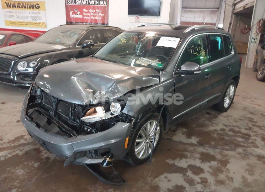 Photo 2 of 2014 Volkswagen Tiguan SEL (VIN WVGBV3AX6EW545157)