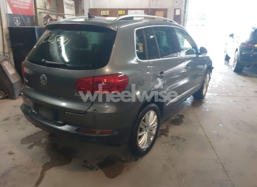 Photo 4 of 2014 Volkswagen Tiguan SEL (VIN WVGBV3AX6EW545157)