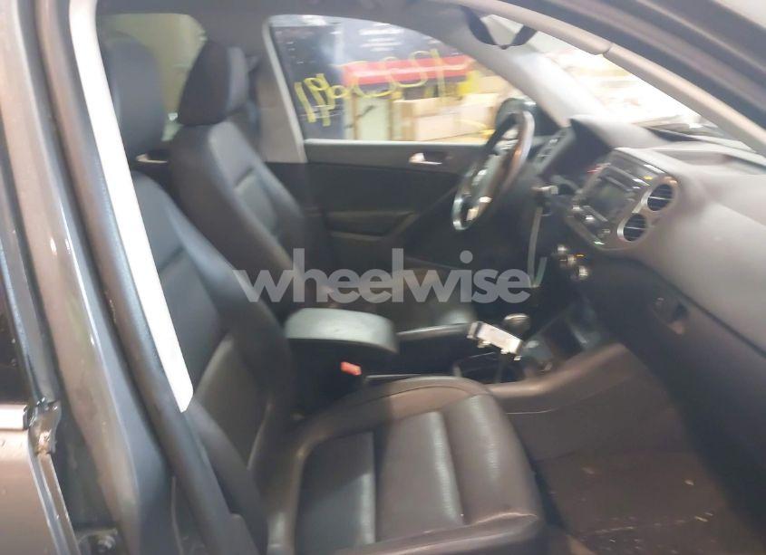 Photo 5 of 2014 Volkswagen Tiguan SEL (VIN WVGBV3AX6EW545157)