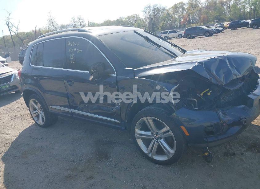 2014 Volkswagen Tiguan R-LINE (VIN WVGBV3AX7EW545538) main photo