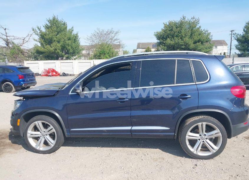 Photo 14 of 2014 Volkswagen Tiguan R-LINE (VIN WVGBV3AX7EW545538)