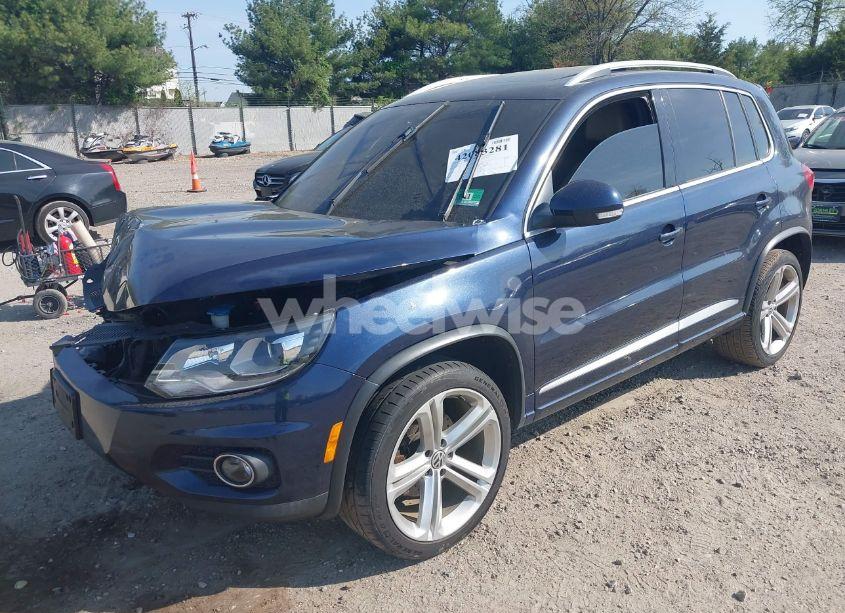 Photo 2 of 2014 Volkswagen Tiguan R-LINE (VIN WVGBV3AX7EW545538)