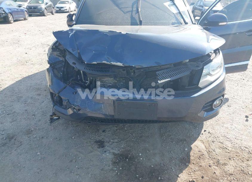 Photo 6 of 2014 Volkswagen Tiguan R-LINE (VIN WVGBV3AX7EW545538)