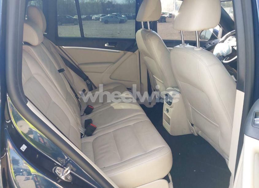 Photo 8 of 2014 Volkswagen Tiguan R-LINE (VIN WVGBV3AX7EW545538)