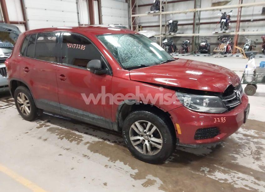 2014 Volkswagen Tiguan S (VIN WVGBV3AXXEW045826) main photo