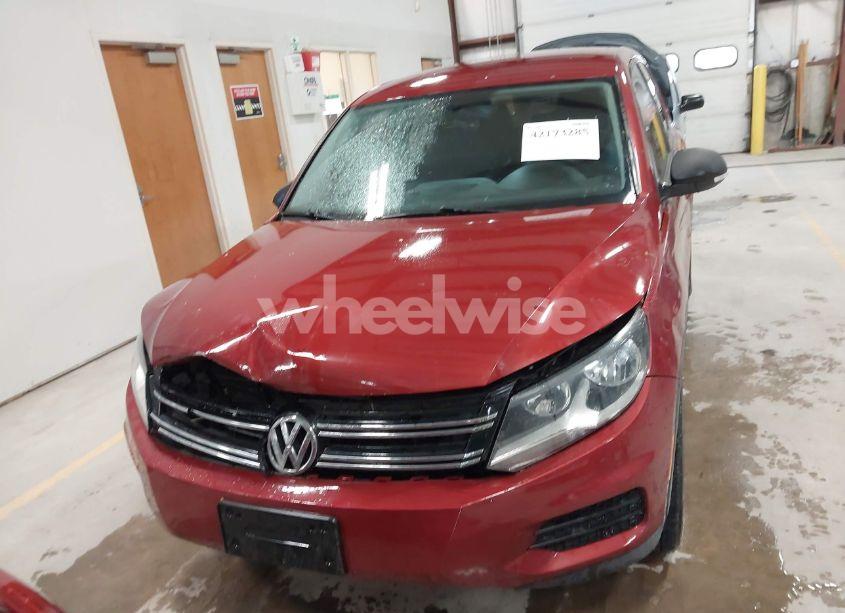 Photo 12 of 2014 Volkswagen Tiguan S (VIN WVGBV3AXXEW045826)