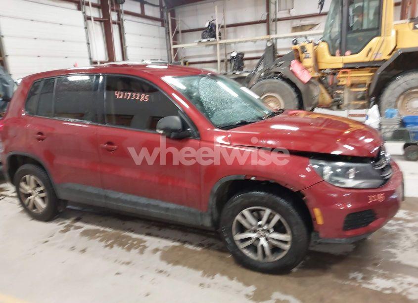 Photo 13 of 2014 Volkswagen Tiguan S (VIN WVGBV3AXXEW045826)