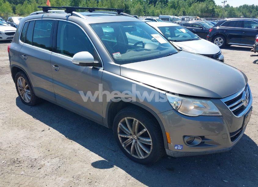 2009 Volkswagen Tiguan SE (VIN WVGBV75N09W533074) main photo