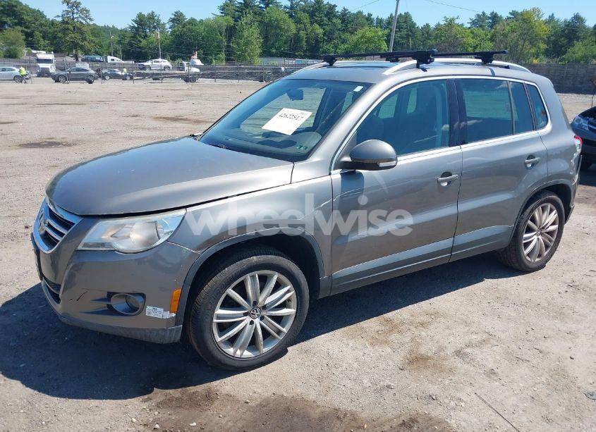 Photo 2 of 2009 Volkswagen Tiguan SE (VIN WVGBV75N09W533074)