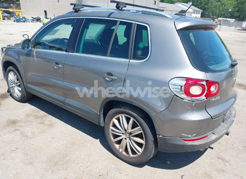 Photo 3 of 2009 Volkswagen Tiguan SE (VIN WVGBV75N09W533074)