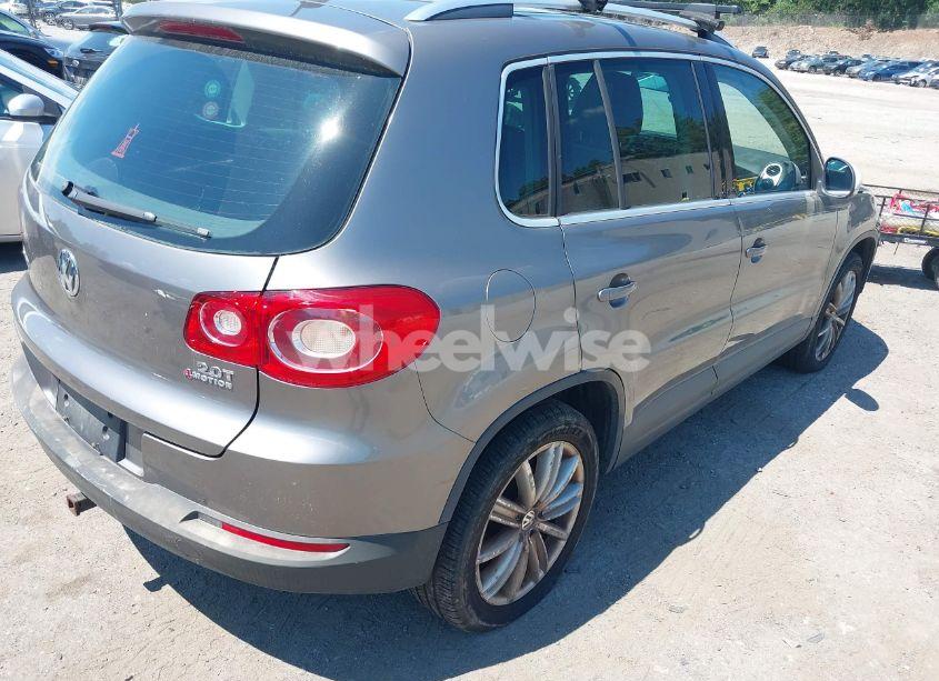 Photo 4 of 2009 Volkswagen Tiguan SE (VIN WVGBV75N09W533074)