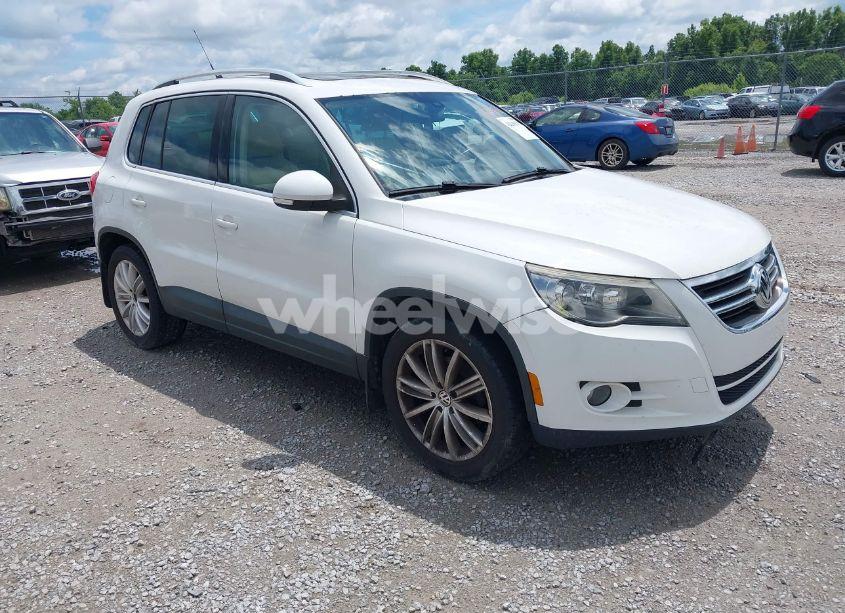 2009 Volkswagen Tiguan SEL (VIN WVGBV75N59W528596) main photo