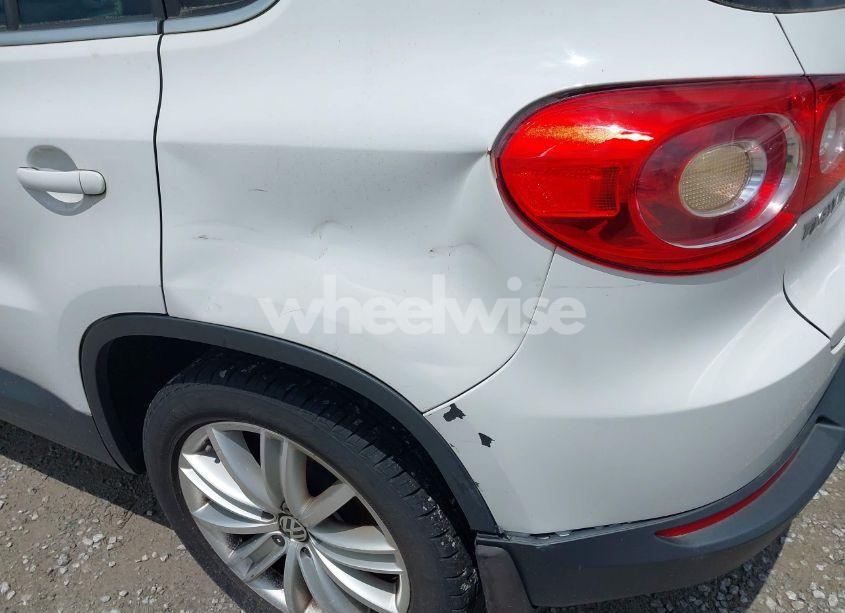 Photo 6 of 2009 Volkswagen Tiguan SEL (VIN WVGBV75N59W528596)