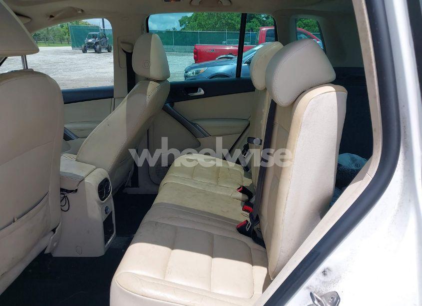 Photo 8 of 2009 Volkswagen Tiguan SEL (VIN WVGBV75N59W528596)