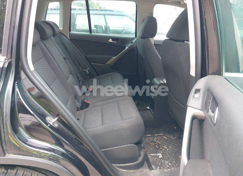 Photo 8 of 2009 Volkswagen Tiguan SE/SEL (VIN WVGBV75N99W502051)