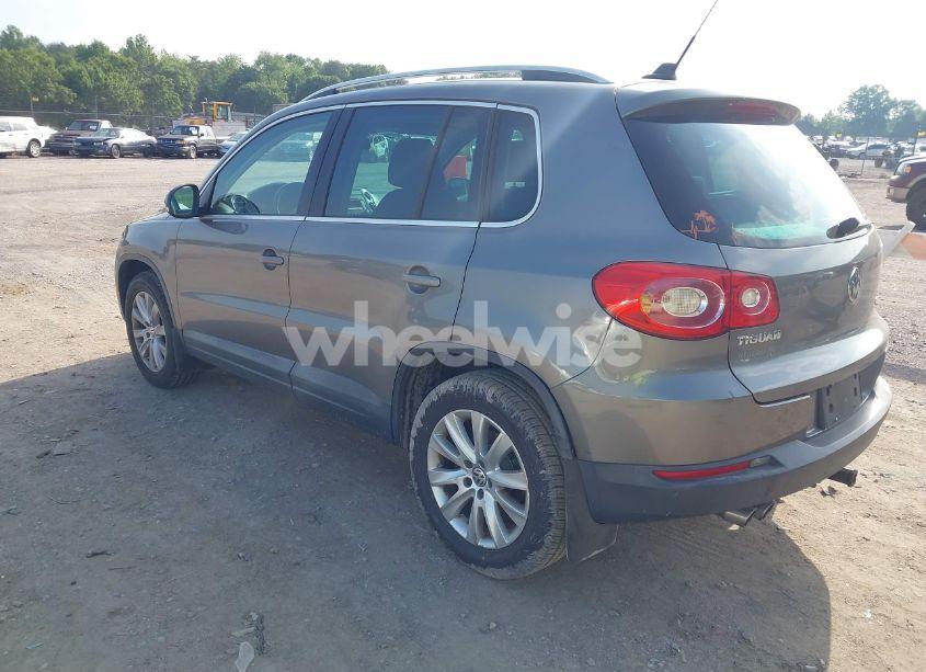 Photo 3 of 2009 Volkswagen Tiguan SE/SEL (VIN WVGBV75N99W519867)