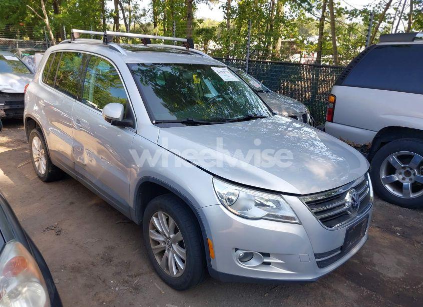 2009 Volkswagen Tiguan SE/SEL (VIN WVGBV75NX9W521370) main photo