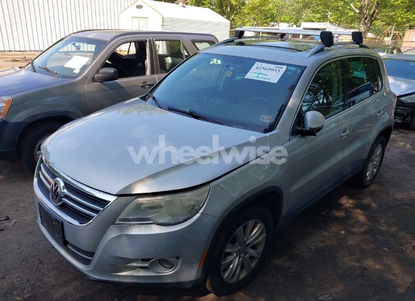 Photo 2 of 2009 Volkswagen Tiguan SE/SEL (VIN WVGBV75NX9W521370)