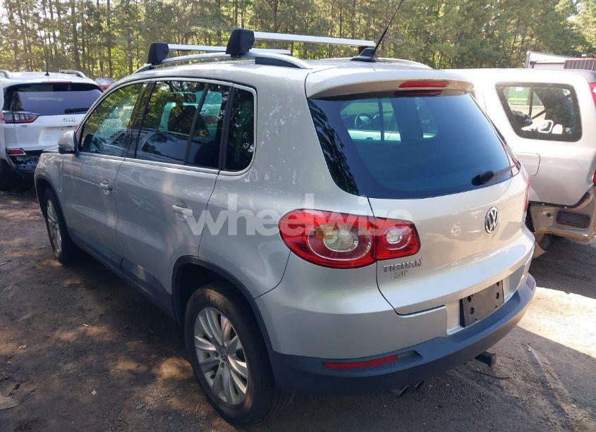 Photo 3 of 2009 Volkswagen Tiguan SE/SEL (VIN WVGBV75NX9W521370)