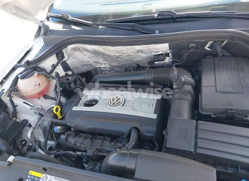 Photo 10 of 2016 Volkswagen Tiguan S (VIN WVGBV7AX0GW574602)