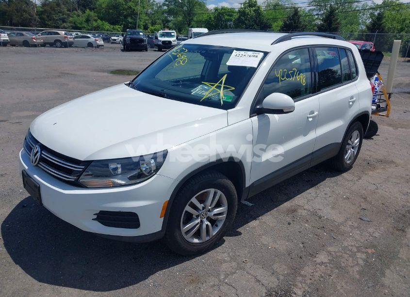 Photo 2 of 2016 Volkswagen Tiguan S (VIN WVGBV7AX0GW574602)