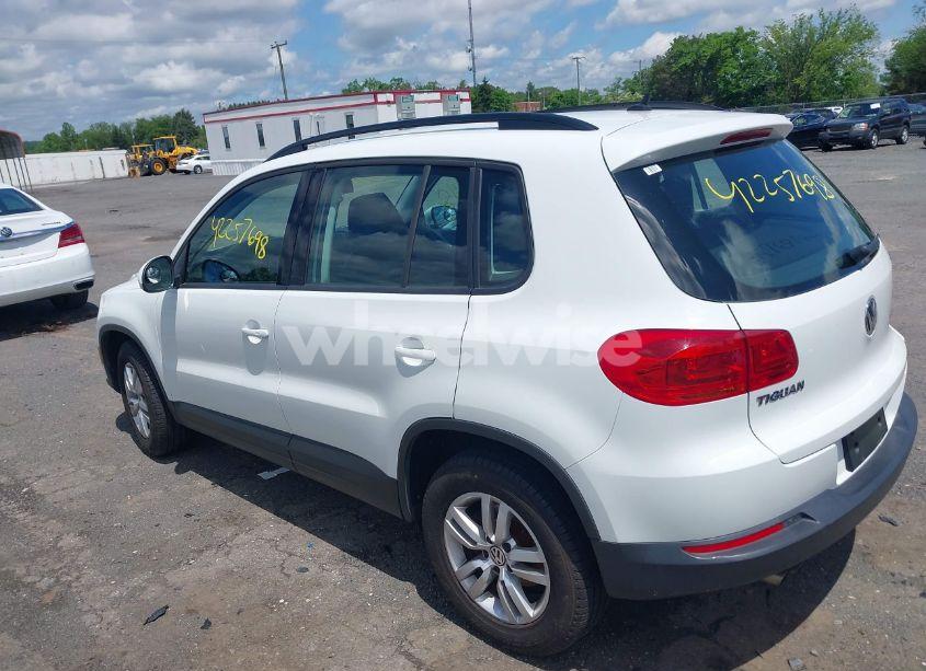 Photo 3 of 2016 Volkswagen Tiguan S (VIN WVGBV7AX0GW574602)