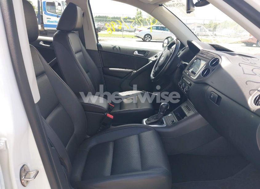 Photo 5 of 2016 Volkswagen Tiguan S (VIN WVGBV7AX0GW574602)