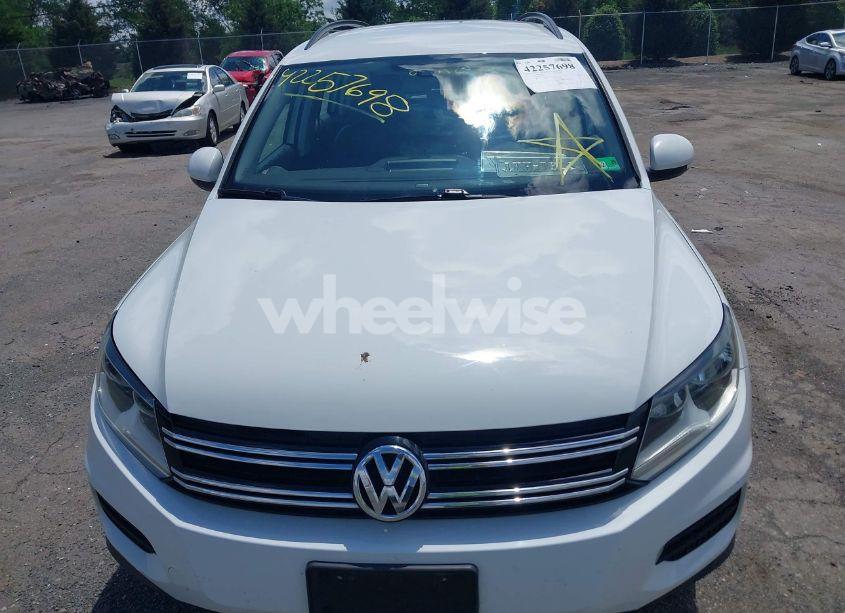 Photo 6 of 2016 Volkswagen Tiguan S (VIN WVGBV7AX0GW574602)