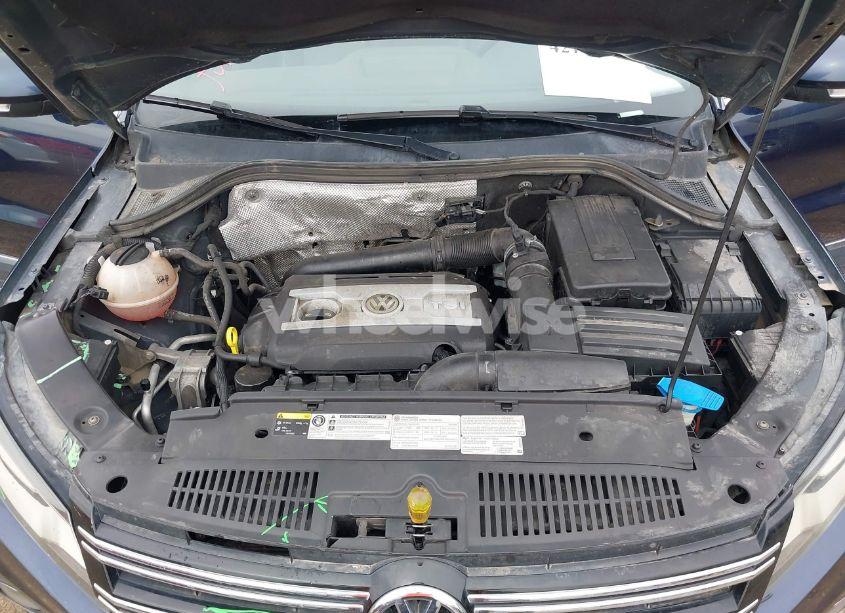 Photo 10 of 2016 Volkswagen Tiguan SEL (VIN WVGBV7AX0GW614760)
