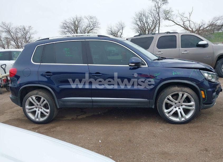 Photo 13 of 2016 Volkswagen Tiguan SEL (VIN WVGBV7AX0GW614760)