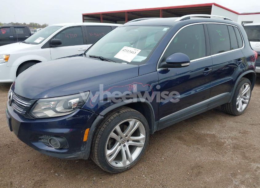 Photo 2 of 2016 Volkswagen Tiguan SEL (VIN WVGBV7AX0GW614760)
