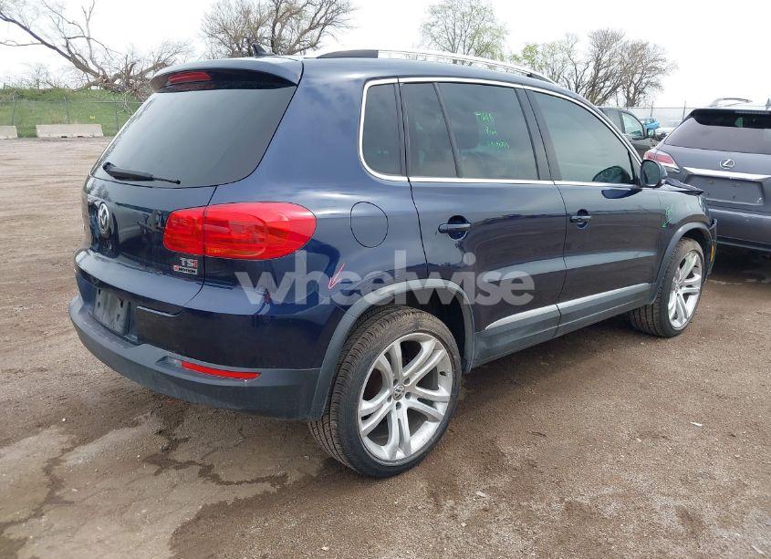 Photo 4 of 2016 Volkswagen Tiguan SEL (VIN WVGBV7AX0GW614760)