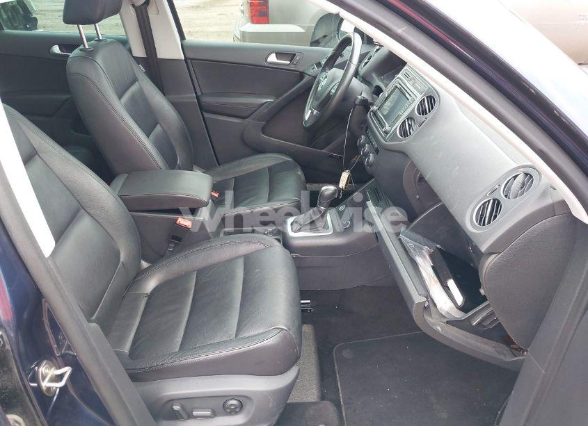 Photo 5 of 2016 Volkswagen Tiguan SEL (VIN WVGBV7AX0GW614760)