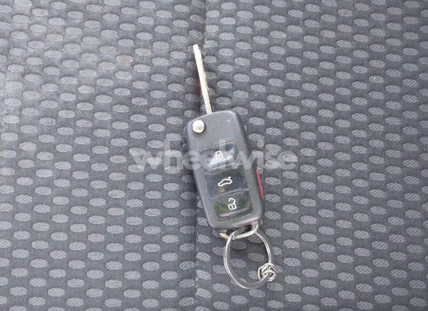 Photo 11 of 2011 Volkswagen Tiguan S (VIN WVGBV7AX1BW511517)