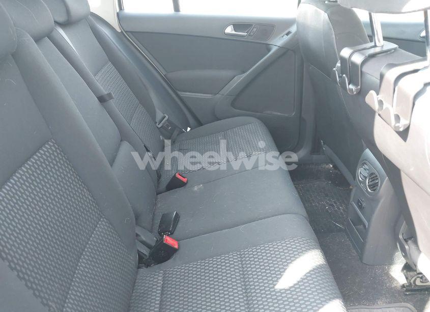 Photo 8 of 2011 Volkswagen Tiguan S (VIN WVGBV7AX1BW511517)