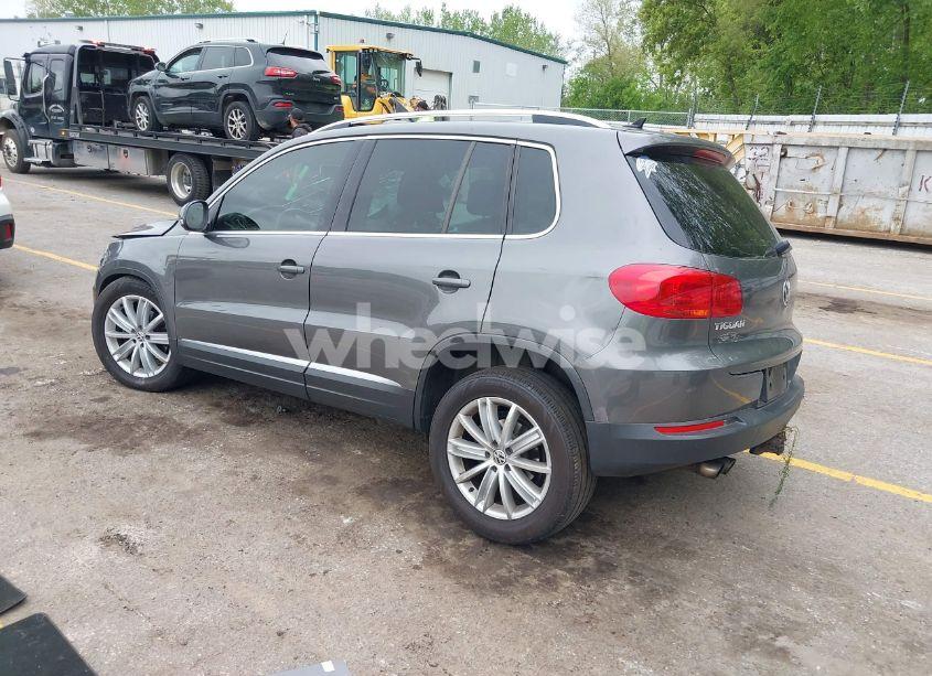 Photo 3 of 2012 Volkswagen Tiguan SE (VIN WVGBV7AX1CW095230)