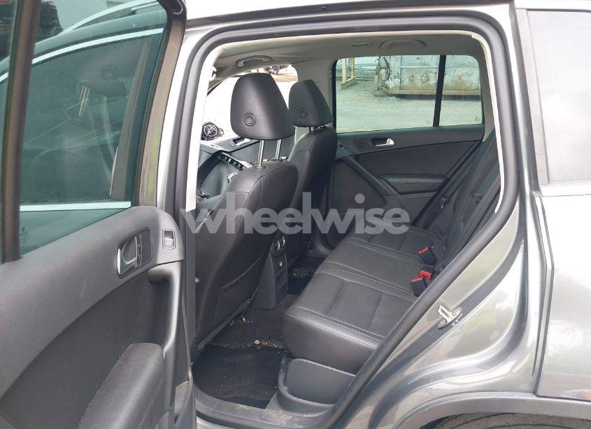 Photo 8 of 2012 Volkswagen Tiguan SE (VIN WVGBV7AX1CW095230)