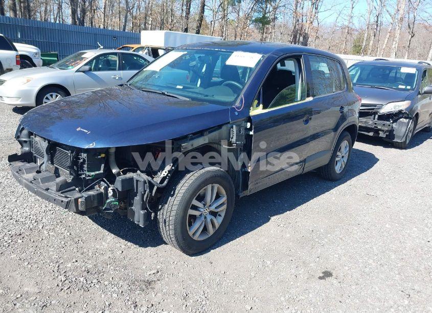 Photo 2 of 2012 Volkswagen Tiguan S (VIN WVGBV7AX1CW531123)